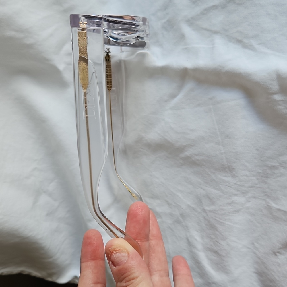 Nwot Dezi Clear Rectangular Sunglasses - image 5